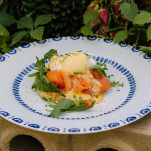 Яйцо Бенедикт с форелью