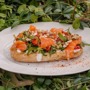 Брускетта с форелью