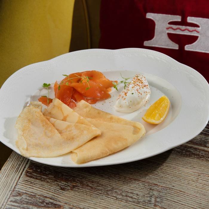 Блины с форелью и творожным сыром