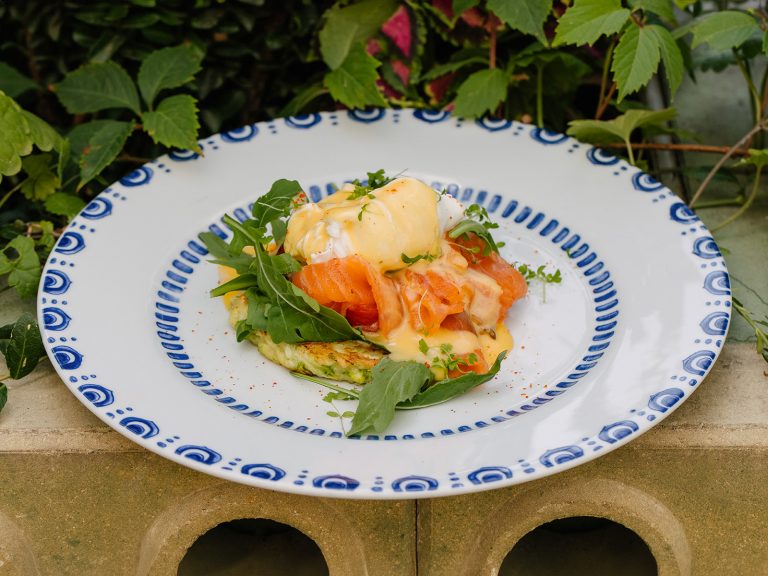 Яйцо "Бенедикт" с форелью