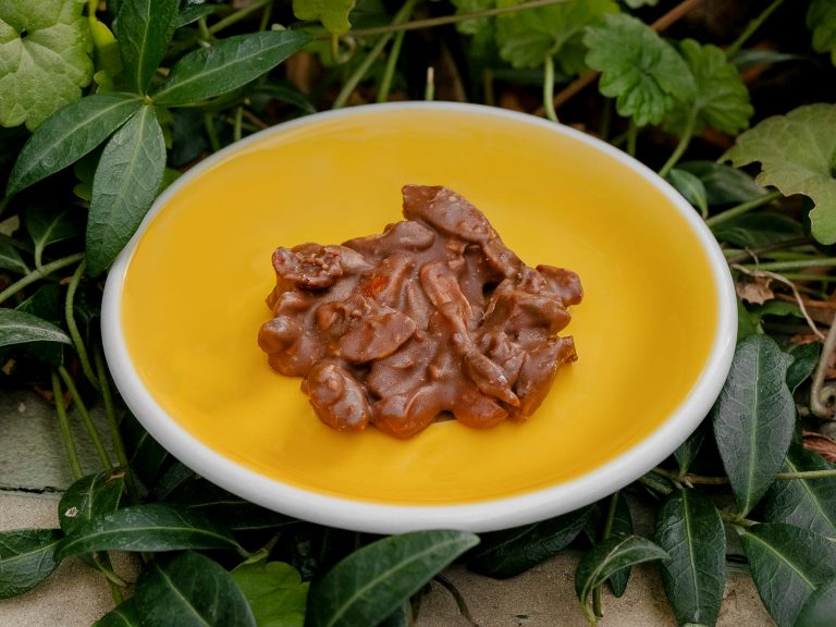 Конфета с миндалем