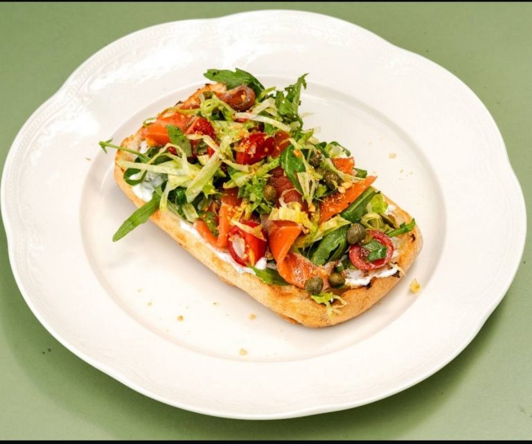 Брускетта с форелью Ночь